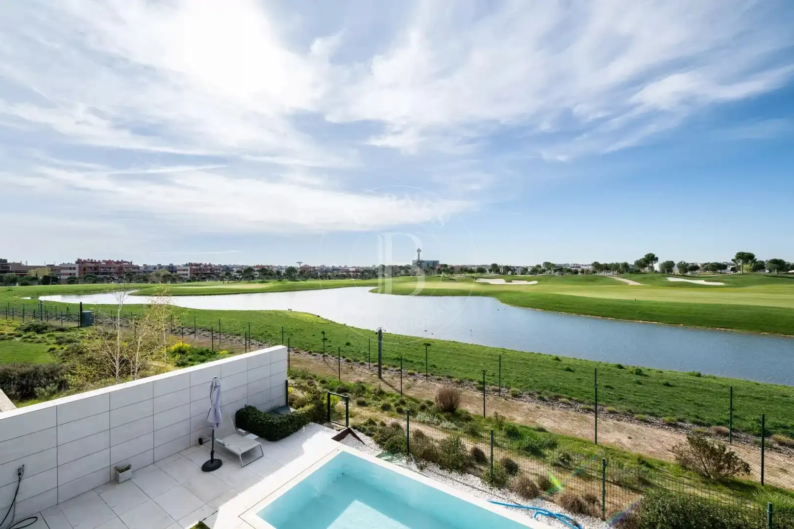Swimming pool of Flat for rent in Pozuelo de Alarcón  with Air Conditioner, Heating and Terrace