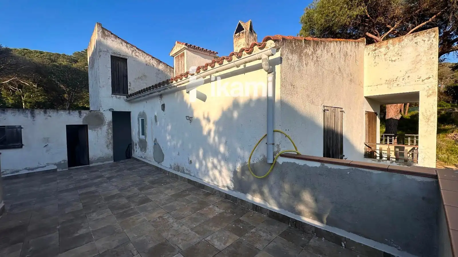 Vista exterior de Casa o xalet en venda en Blanes amb Jardí privat, Terrassa i Traster