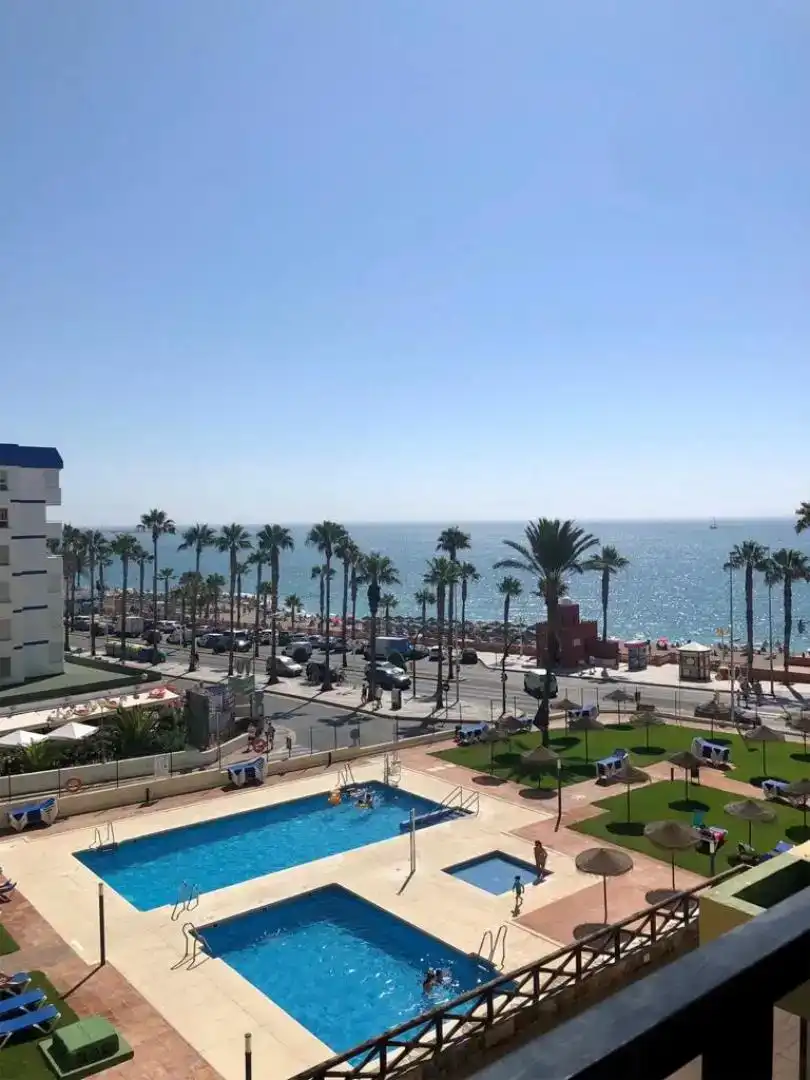 Außenansicht von Wohnungen zum Verkauf in Benalmádena mit Schwimmbad und Balkon