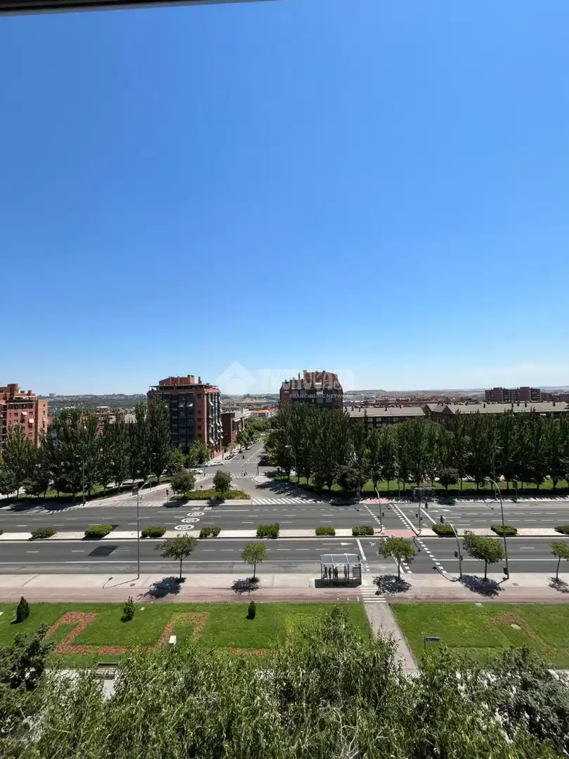Vista exterior de Piso en venta en Madrid con Calefacción y Terraza