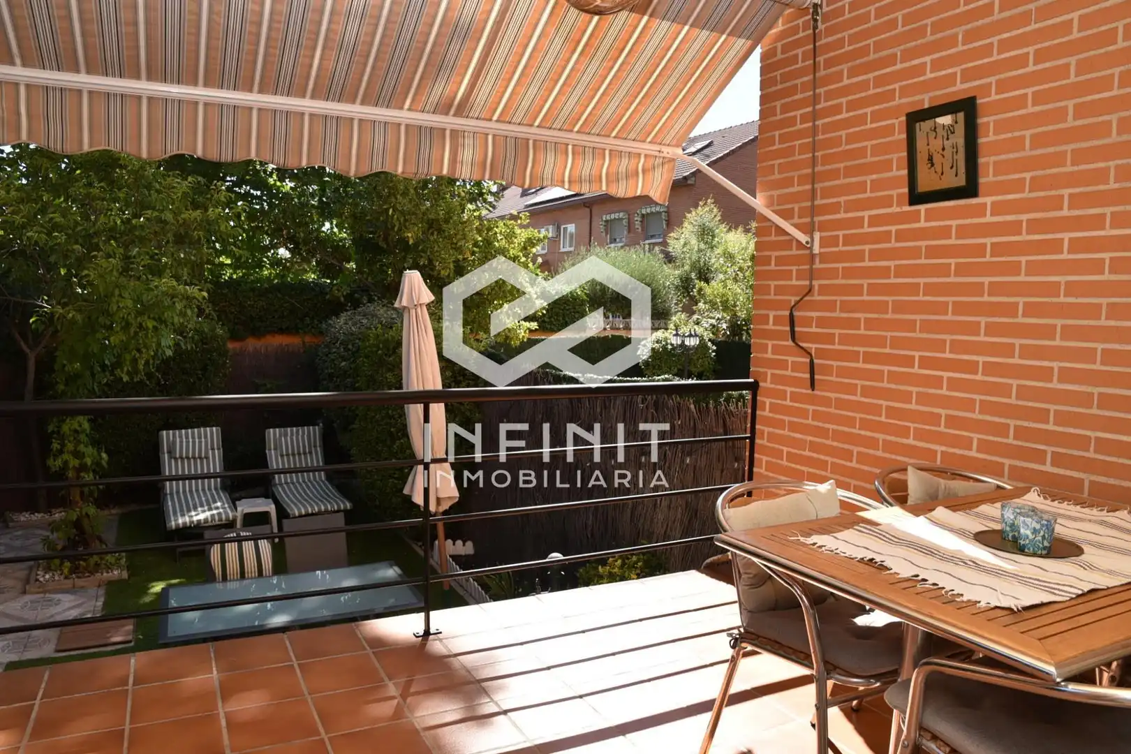 Terrassa de Casa adosada en venda en Alcalá de Henares amb Aire condicionat, Calefacció i Jardí privat