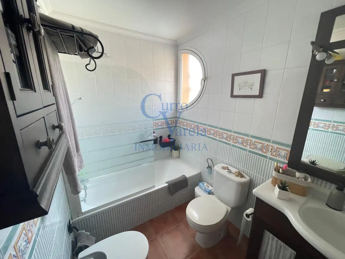 Badezimmer von Einfamilien-Reihenhaus zum Verkauf in Dos Hermanas mit Klimaanlage, Heizung und Abstellraum