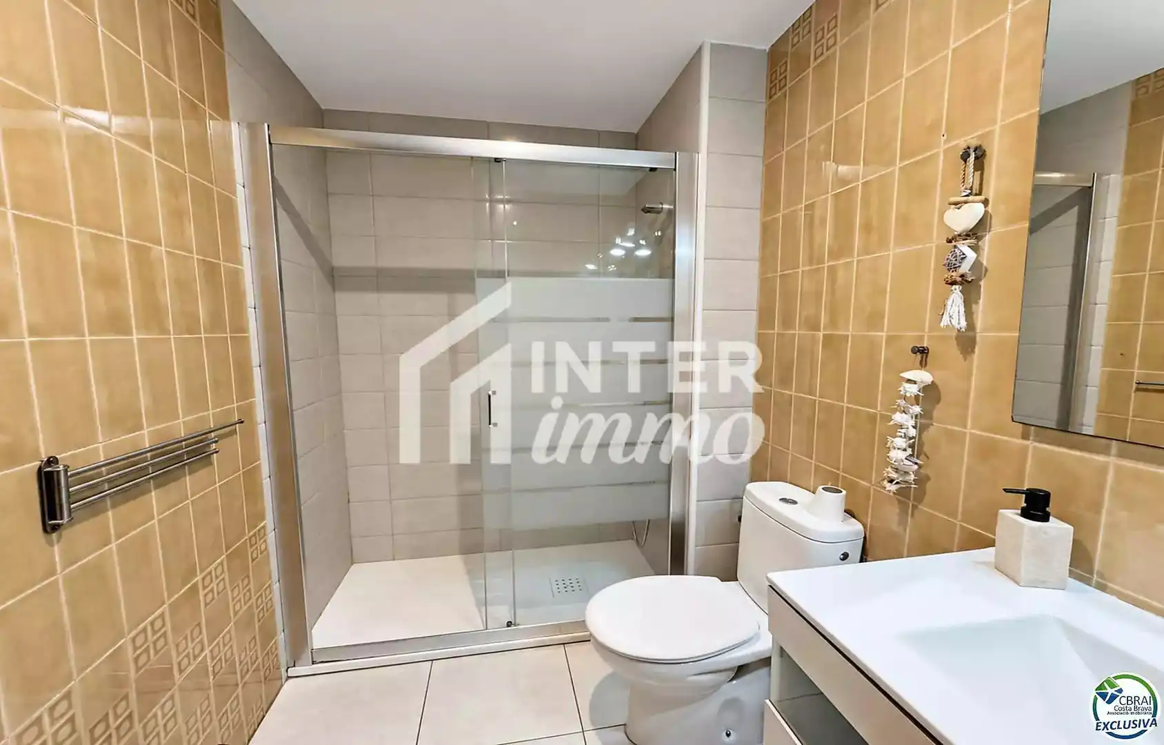 Bathroom of Study for sale in Roses  with Air Conditioner, Terrace and Furnished