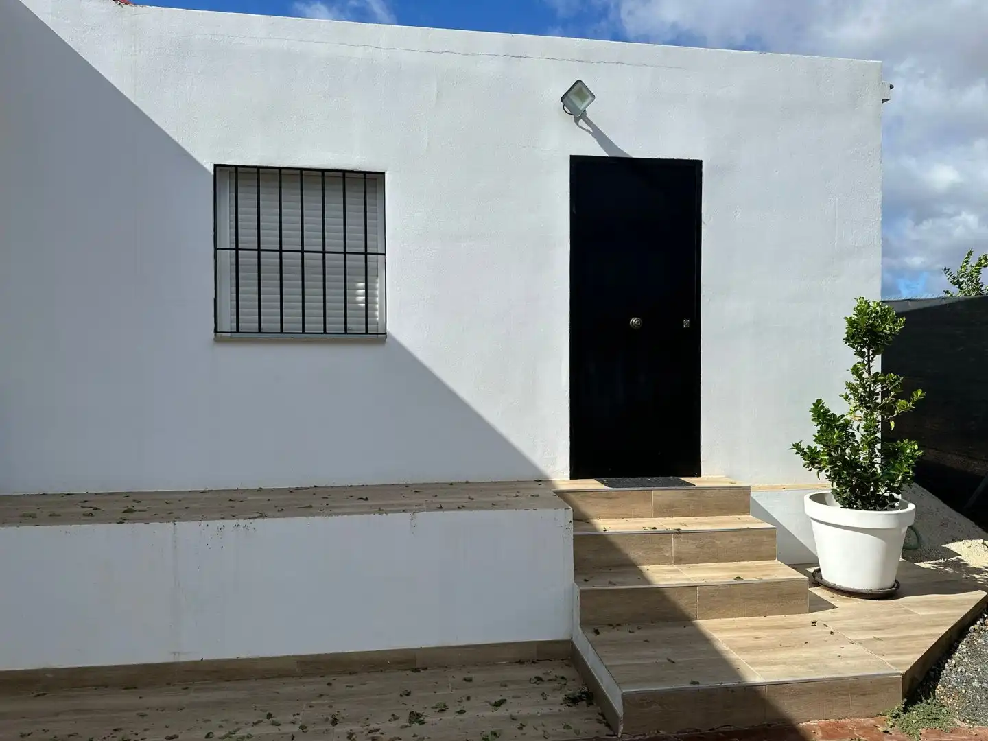 Exterior view of Flat for sale in Lora del Río  with Air Conditioner, Heating and Swimming Pool