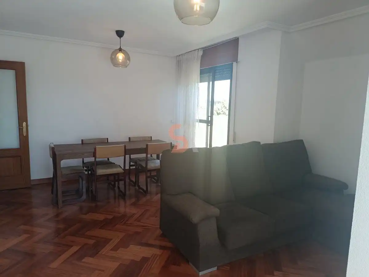 Living room of Flat for rent in Valladolid  with Heating, Terrace and Storage room