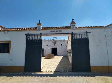 Casa rústica amb piscina en venda a Oromana