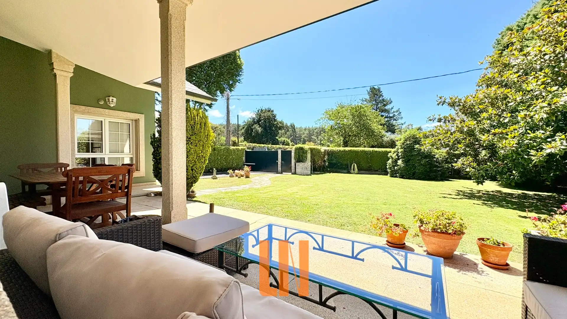 Terrassa de Casa o xalet en venda en Oleiros amb Calefacció, Jardí privat i Parquet
