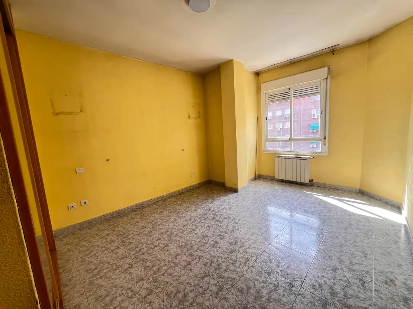 Bedroom of Flat for sale in Fuenlabrada  with Air Conditioner, Heating and Balcony