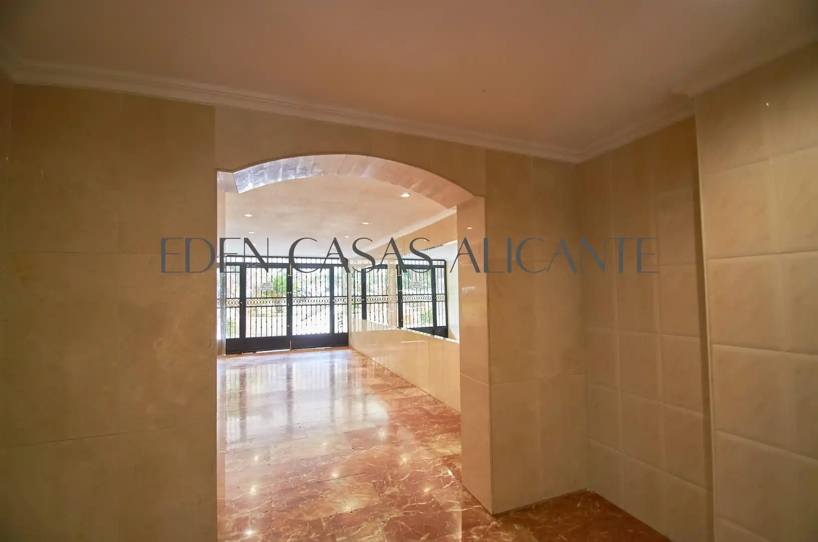 Apartamento en venta en Alicante / Alacant con Terraza, Trastero y Amueblado