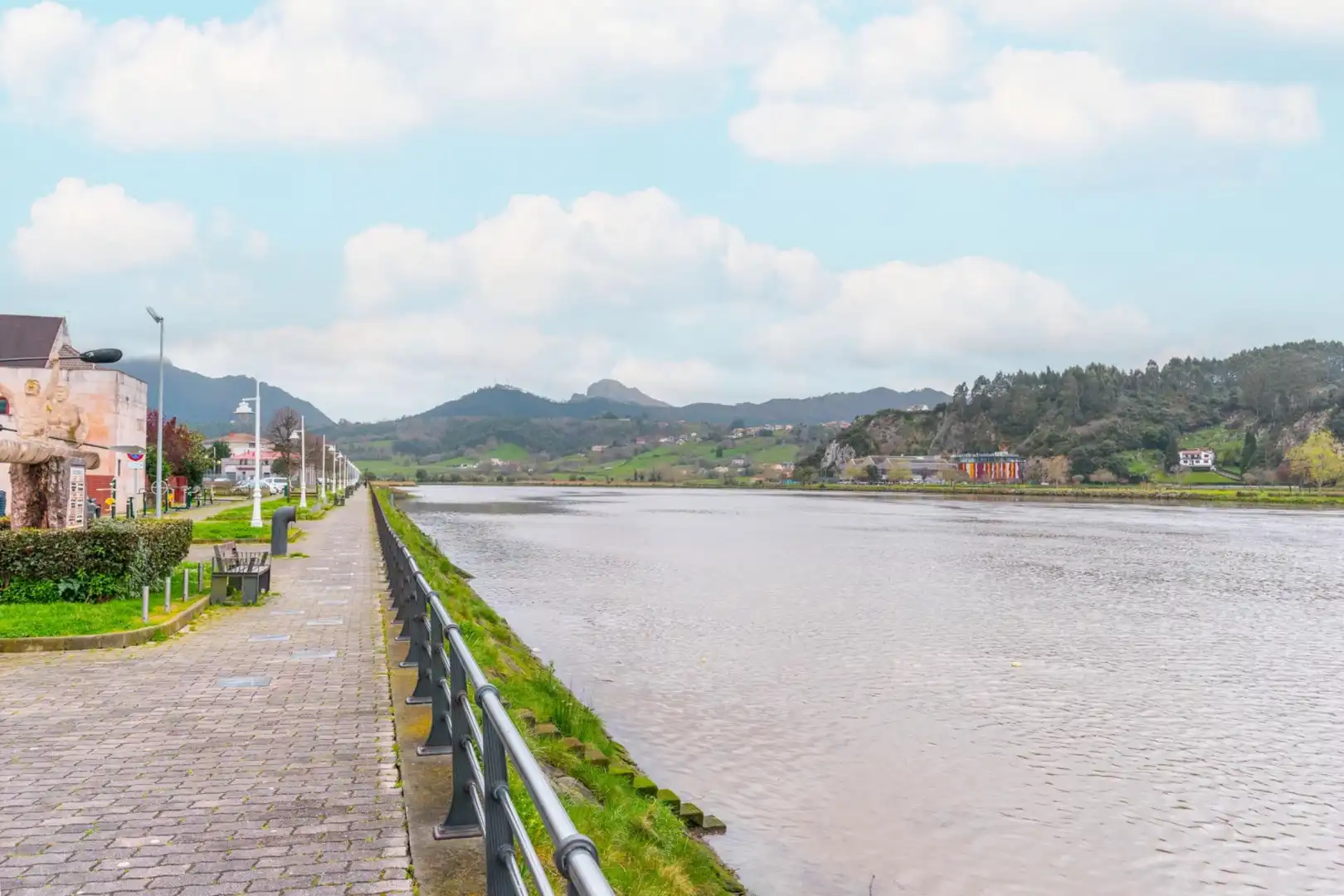 Vista exterior de Apartamento en venta en Ribadesella con Calefacción y Balcón