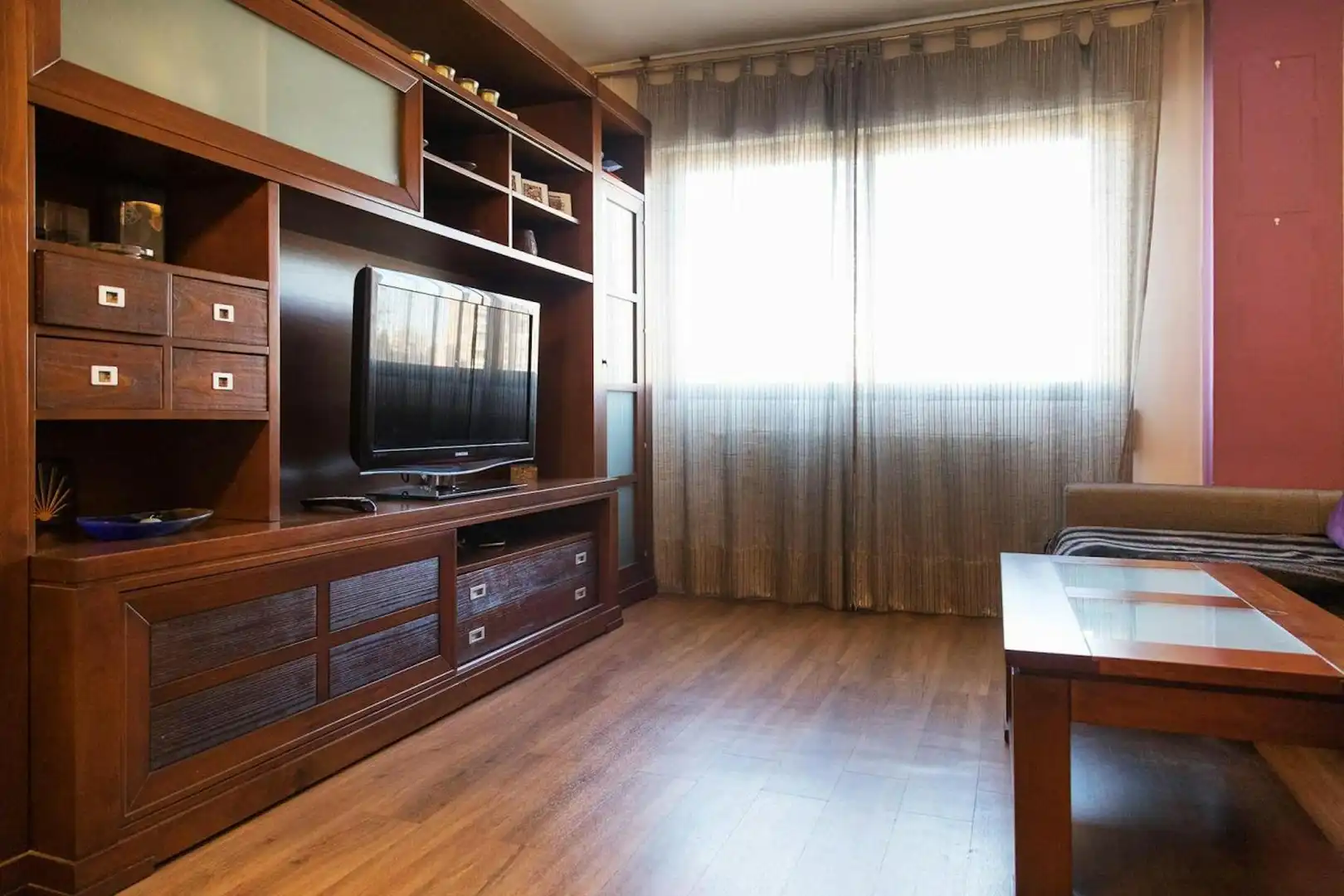Room in N/A, Las Águilas