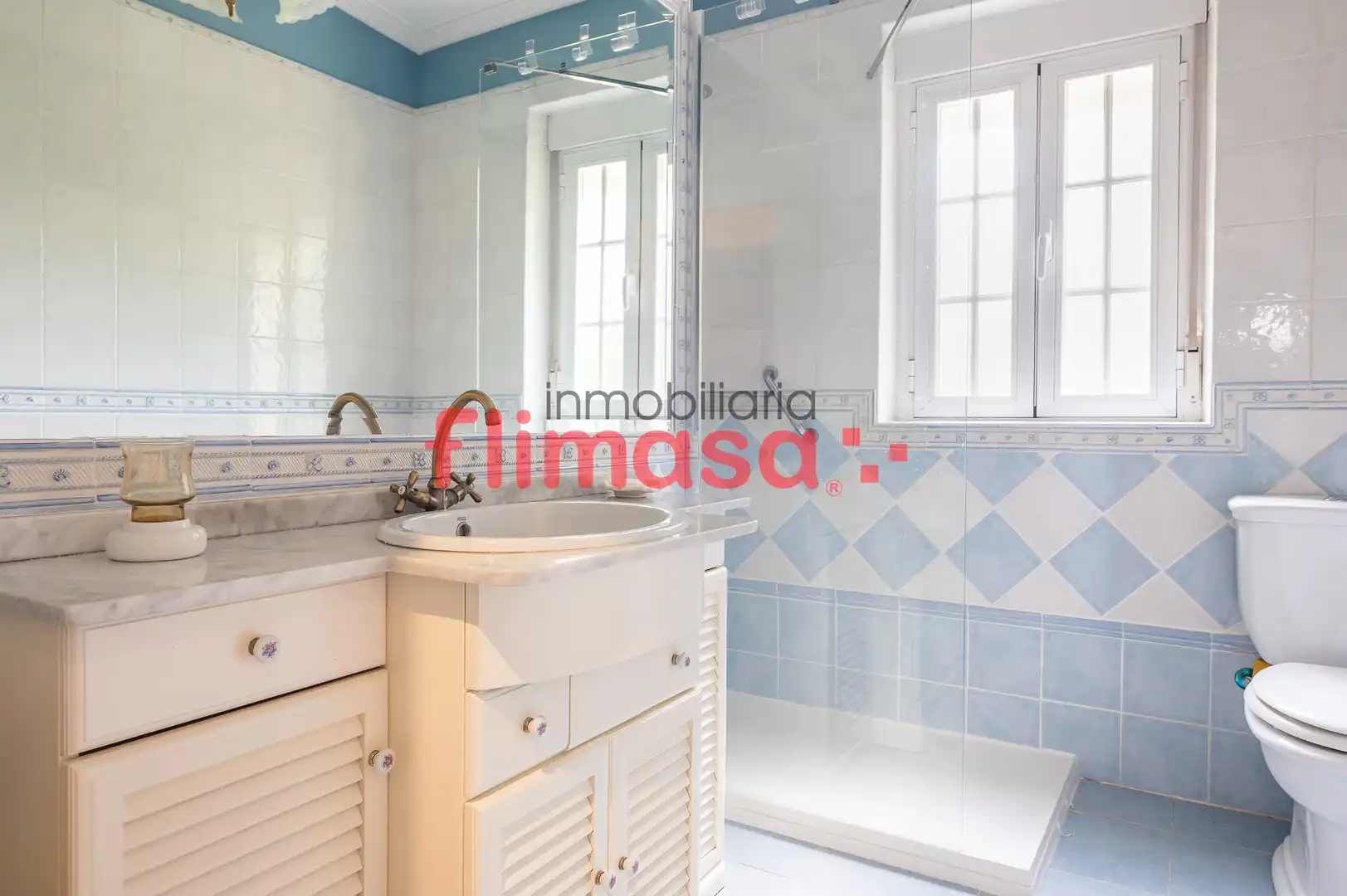 Bathroom of Houses for sale in Villaviciosa de Odón  with Air Conditioner, Heating and Private garden