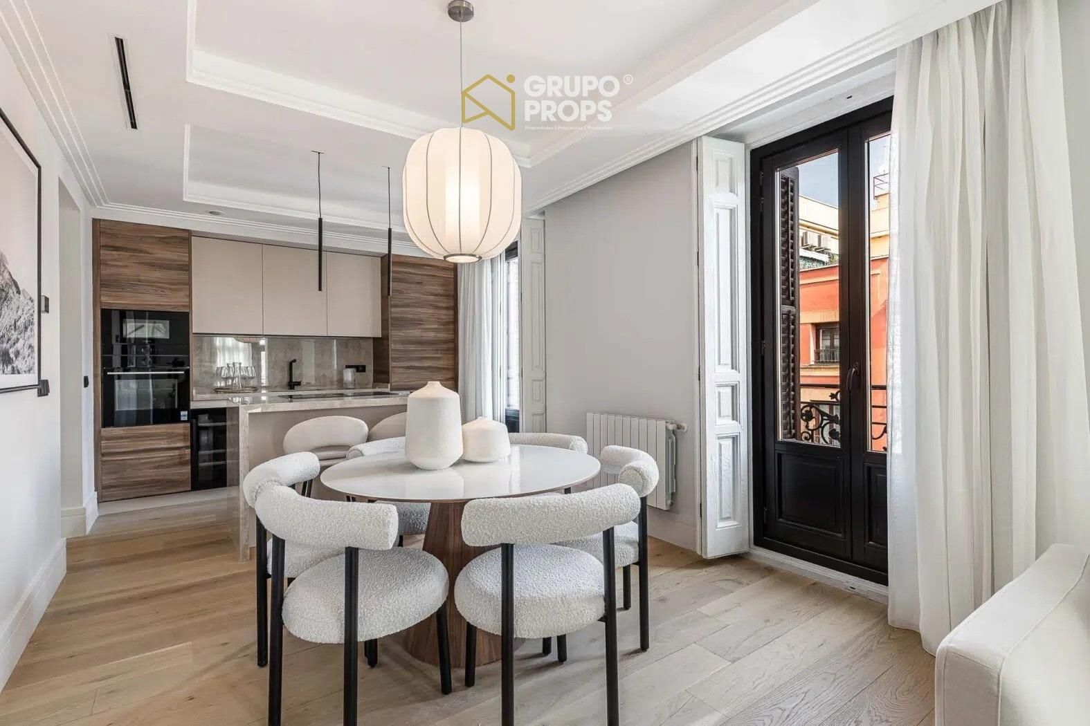Menjador de Apartament en venda en  Madrid Capital amb Aire condicionat, Terrassa i Balcó