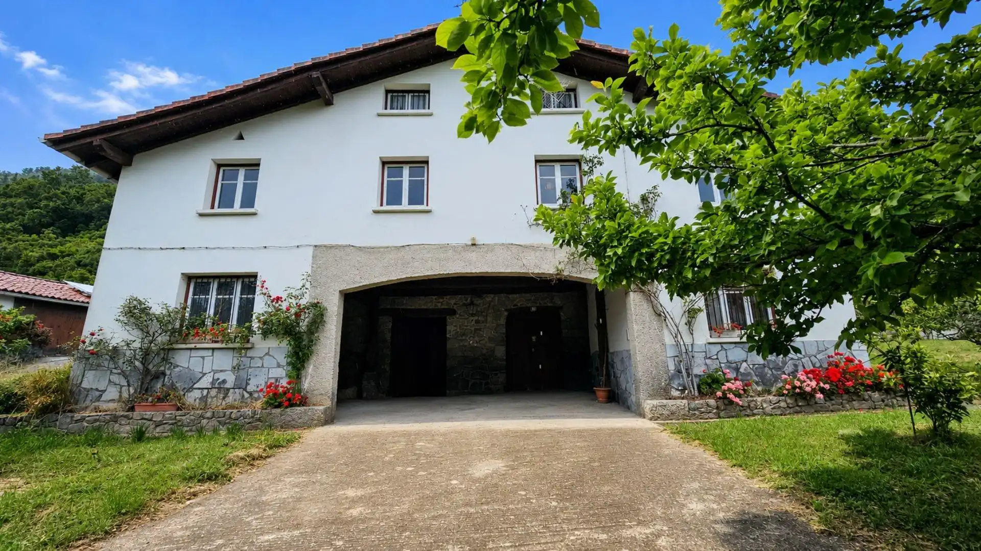 Vista exterior de Casa o xalet en venda en Markina-Xemein amb Jardí privat