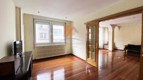 Living room of Flat for sale in Santiago de Compostela   with Oven