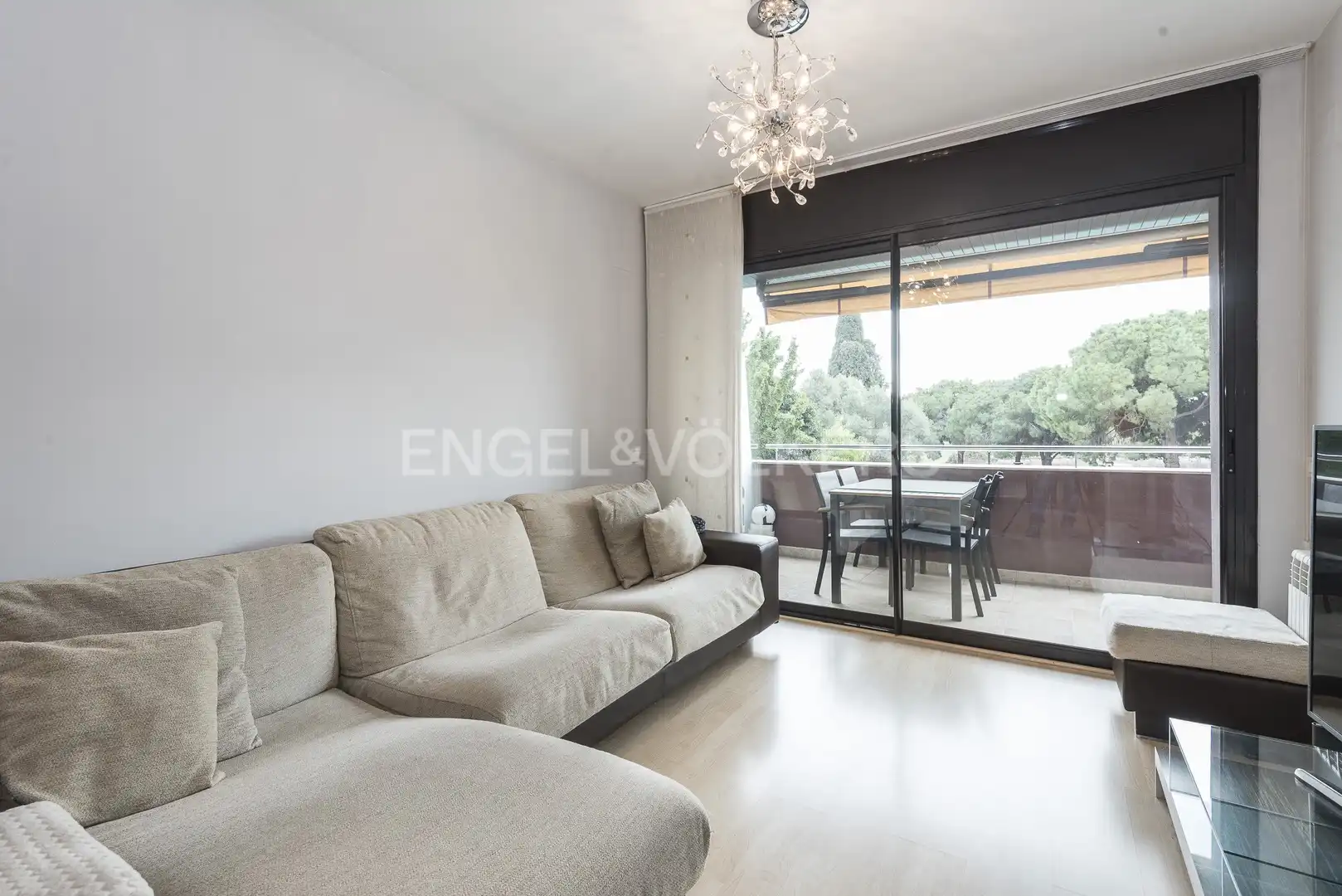 Living room of Flat for sale in Vilanova i la Geltrú  with Air Conditioner, Heating and Private garden