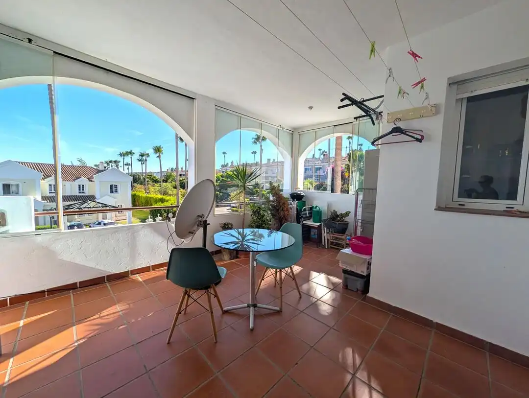 Terrasse von Wohnung zum Verkauf in La Alcaidesa mit Klimaanlage, Heizung und Terrasse