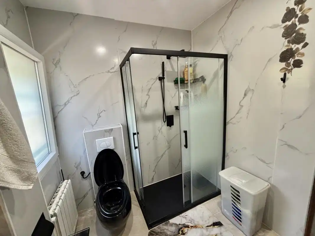 Badezimmer von Wohnung zum Verkauf in Madrid mit Heizung, Terrasse und Balkon