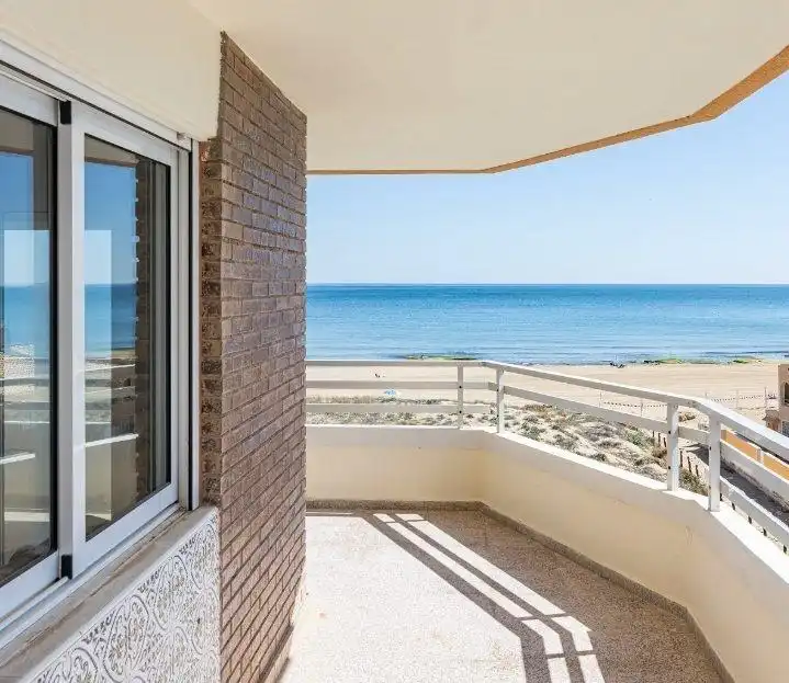 Habitación de Apartamento en venta en Torrevieja con Terraza y Amueblado