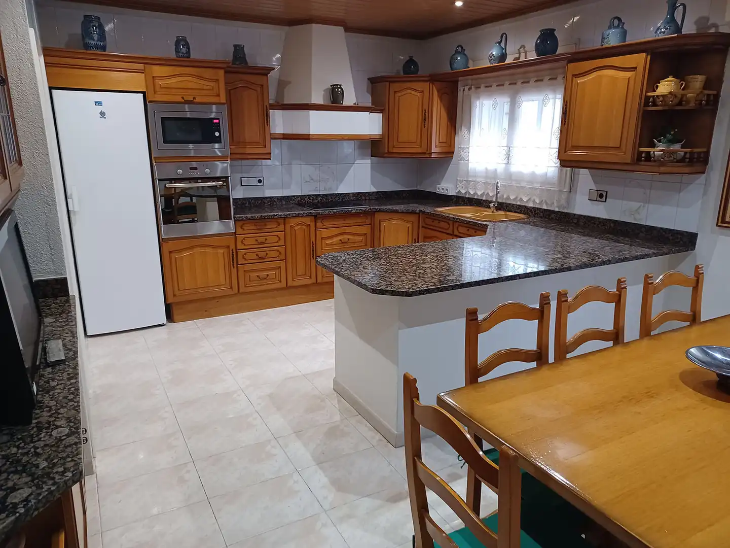 Cuina de Casa o xalet en venda en Sant Climent Sescebes amb Aire condicionat, Calefacció i Jardí privat