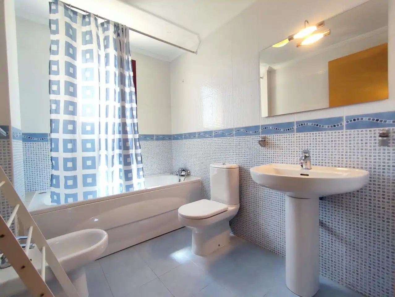 Baño de Casa adosada en venta en Casas de Juan Núñez con Calefacción, Jardín privado y Terraza