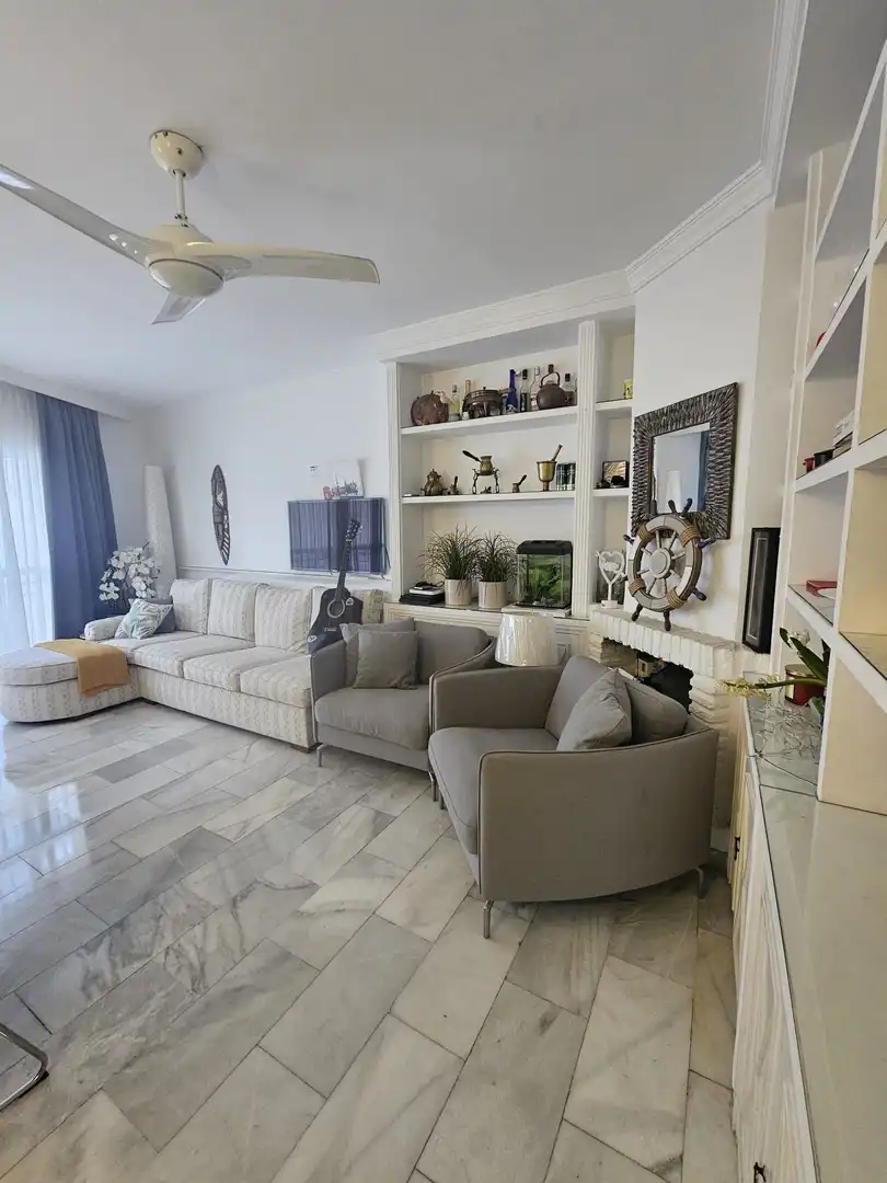 Sala d'estar de Apartament en venda en Marbella amb Terrassa, Traster i Moblat