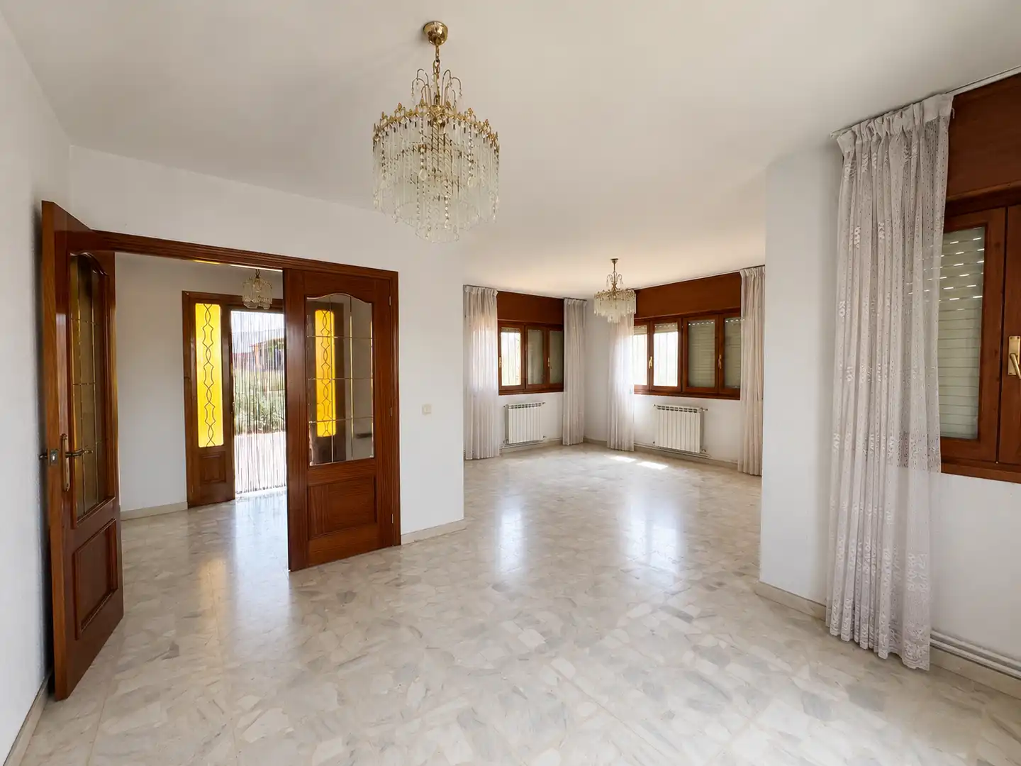 Sala d'estar de Casa o xalet en venda en San Torcuato amb Calefacció i Jardí privat