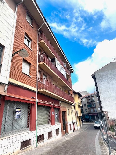 Vista exterior de Pis en venda en Cuéllar amb Calefacció, Parquet i Terrassa