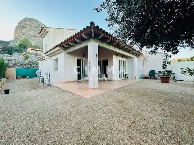 Vista exterior de Casa adosada en venta en Polop con Jardín privado, Terraza y Trastero