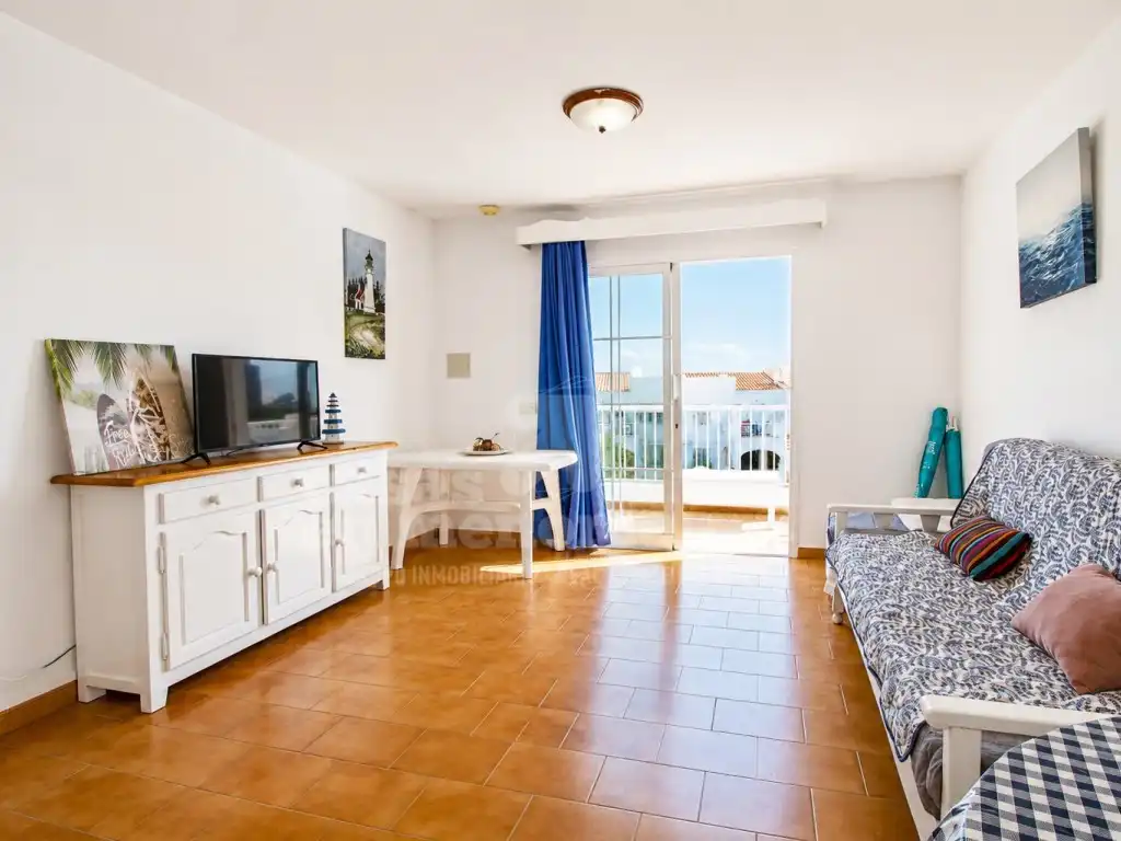 Sala d'estar de Apartament en venda en Es Mercadal amb Terrassa, Piscina i Piscina comunitària