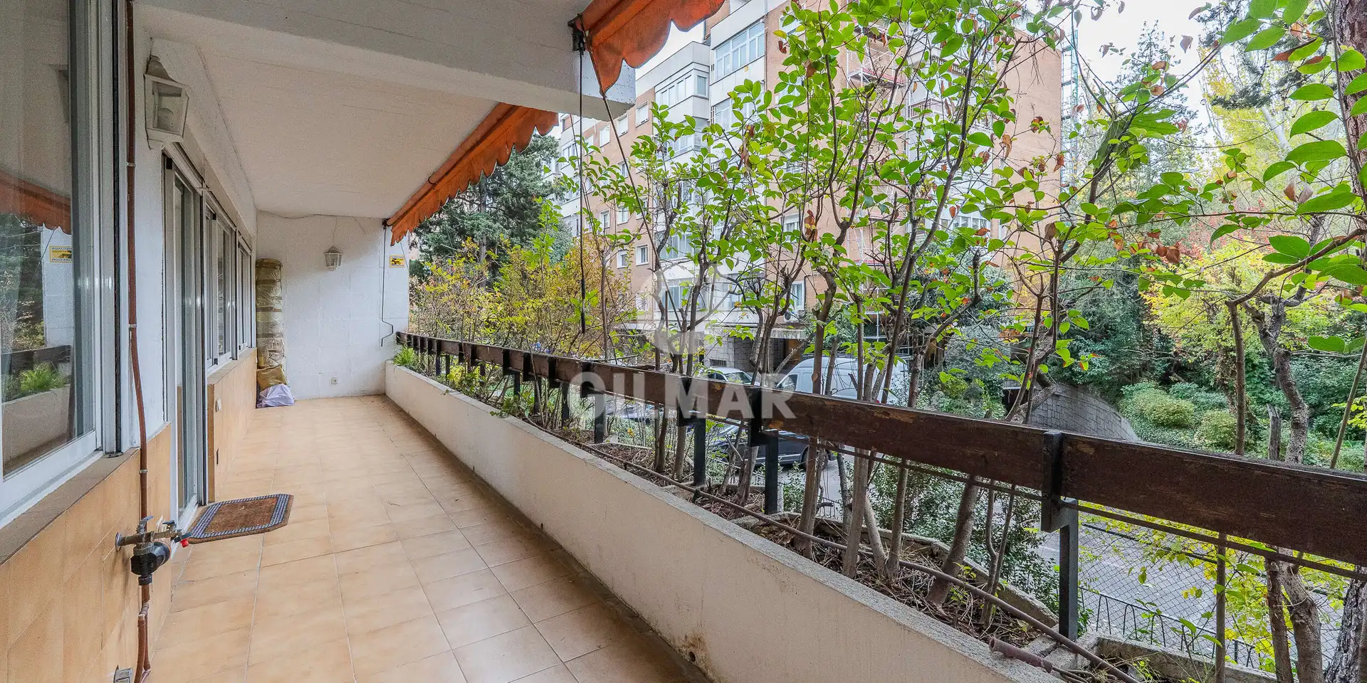 Vista exterior de Piso en venta en Madrid con Calefacción, Jardín privado y Trastero