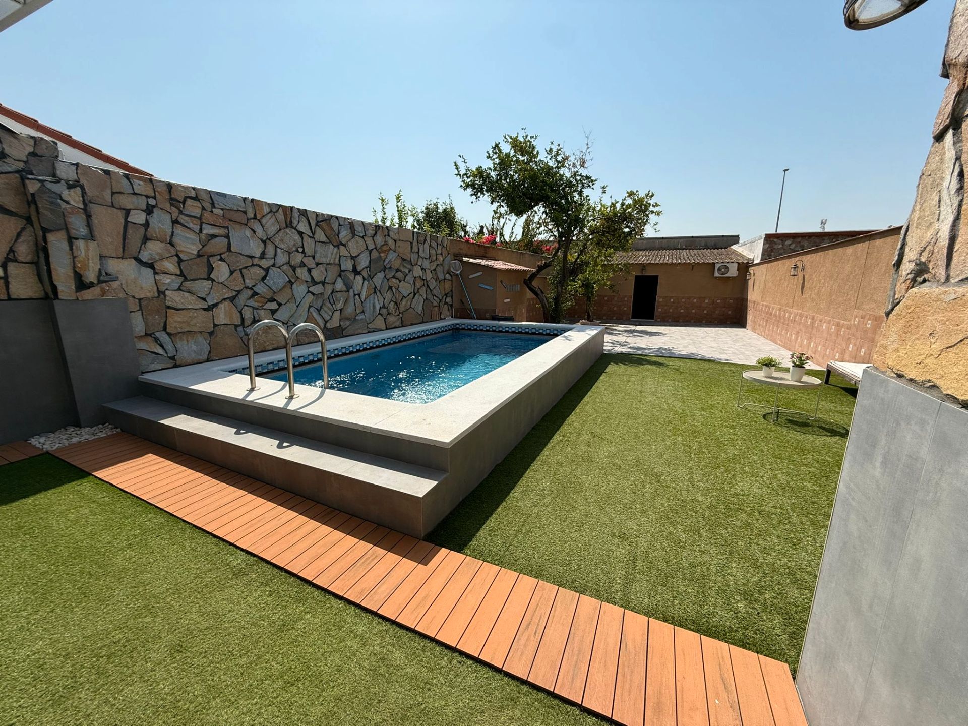 Piscina de Casa o xalet en venda en Dos Hermanas amb Aire condicionat, Jardí privat i Piscina