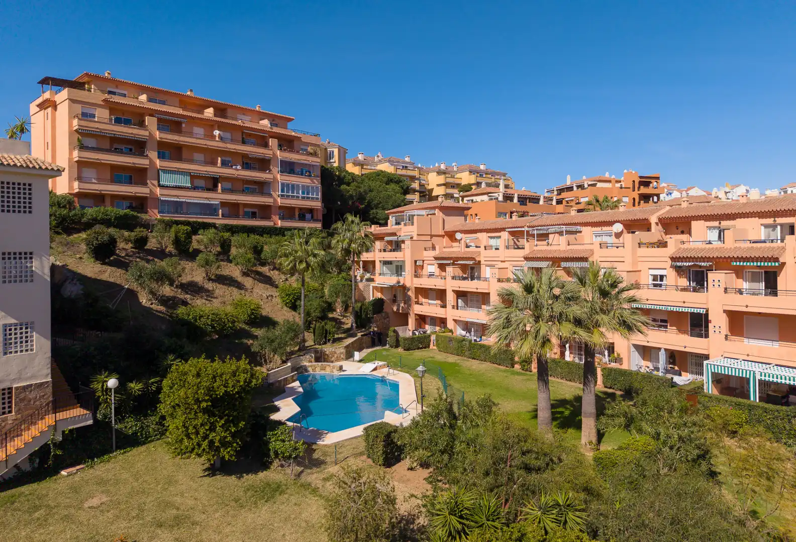 Vista exterior de Dúplex en venda en Mijas amb Terrassa, Piscina i Moblat