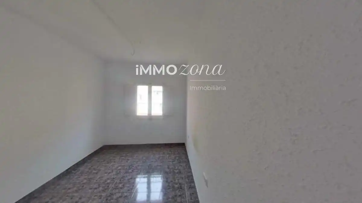 Bedroom of Apartments for sale in Cerdanyola