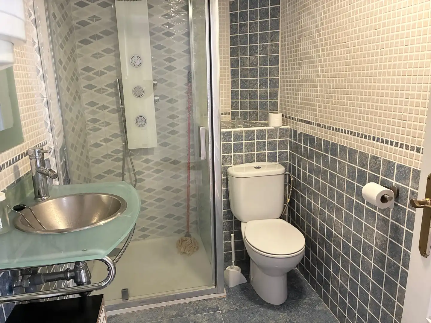 Bathroom of Flat for sale in Chiva  with Heating, Swimming Pool and Balcony