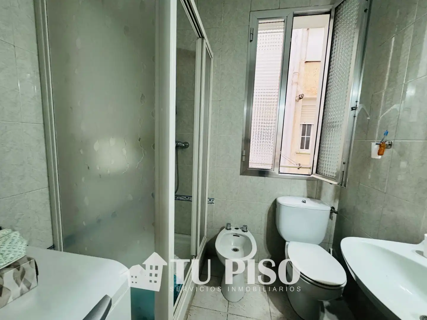 Badezimmer von Wohnung zur Miete in Madrid mit Heizung, Terrasse und Möbliert