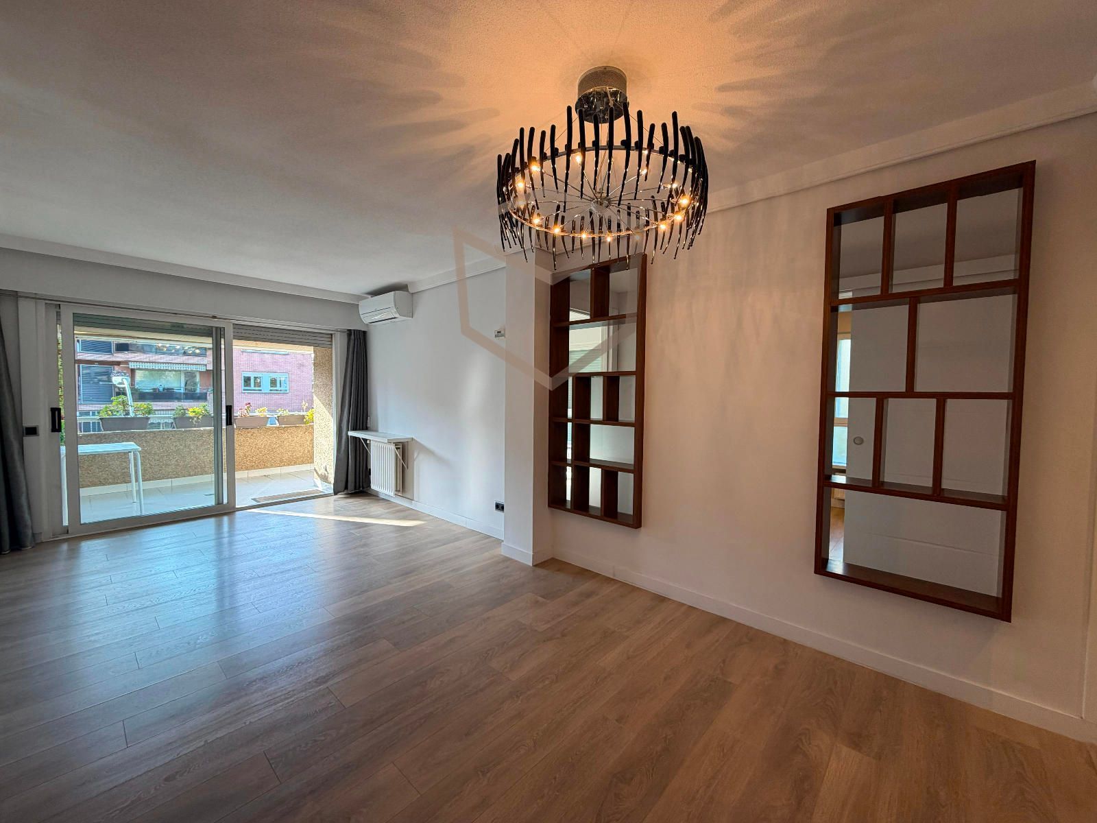 Sala d'estar de Pis de lloguer en Pozuelo de Alarcón amb Aire condicionat, Calefacció i Parquet