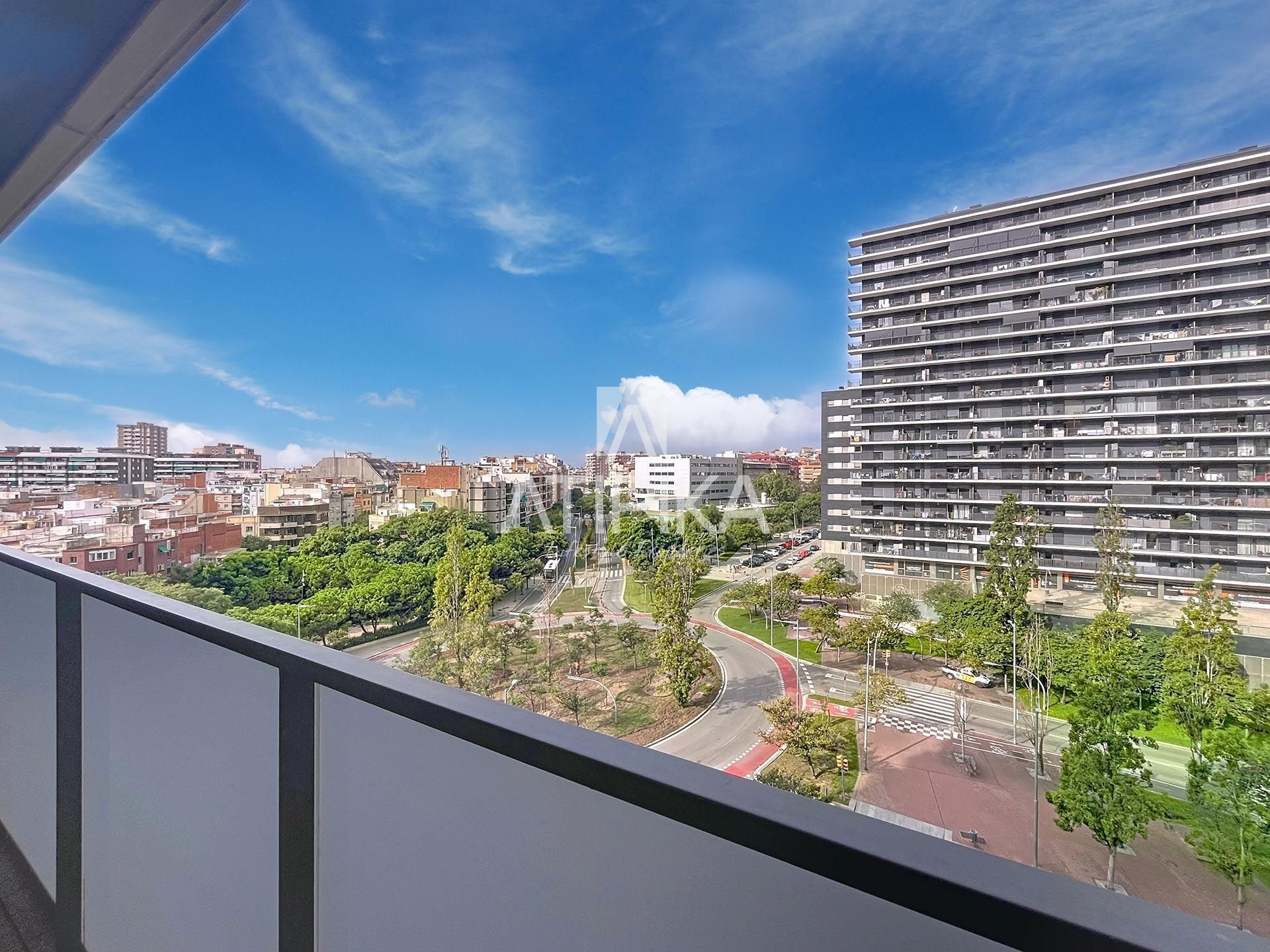 Exterior view of Flat for sale in L'Hospitalet de Llobregat  with Air Conditioner, Parquet flooring and Terrace