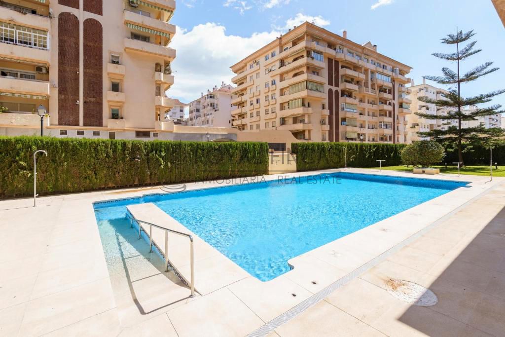Piscina de Pis en venda en Fuengirola amb Aire condicionat, Terrassa i Piscina comunitària