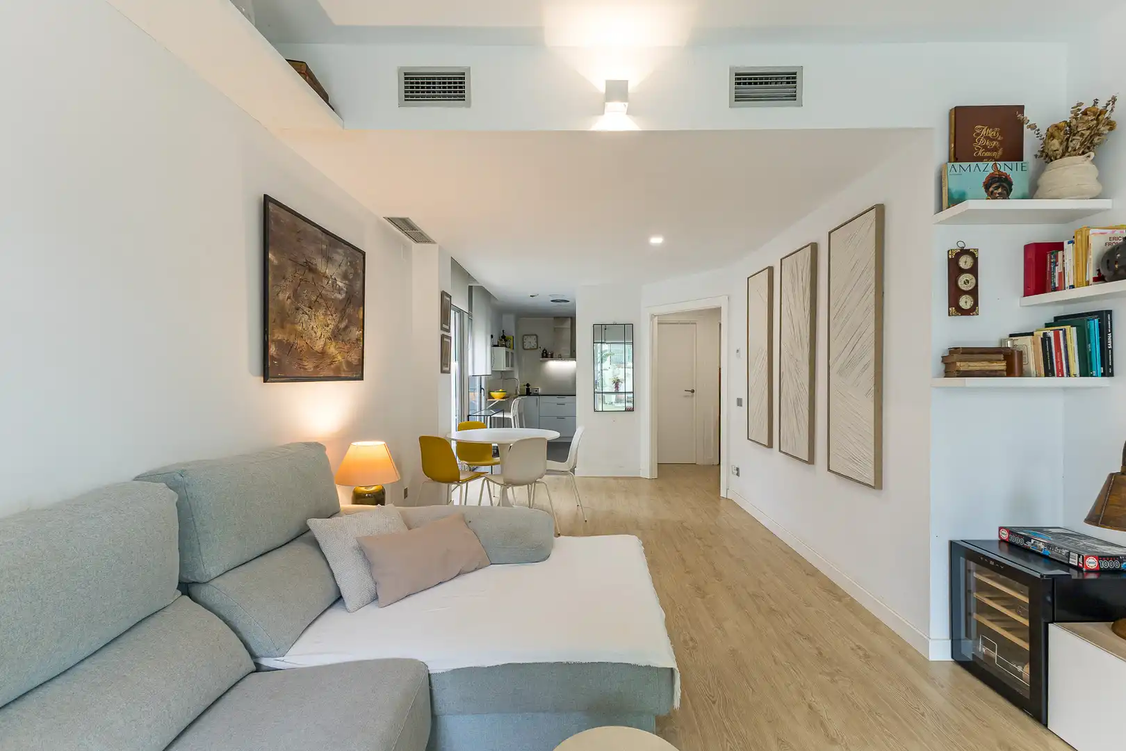Wohnzimmer von Wohnungen zum Verkauf in Sitges mit Klimaanlage, Heizung und Privatgarten