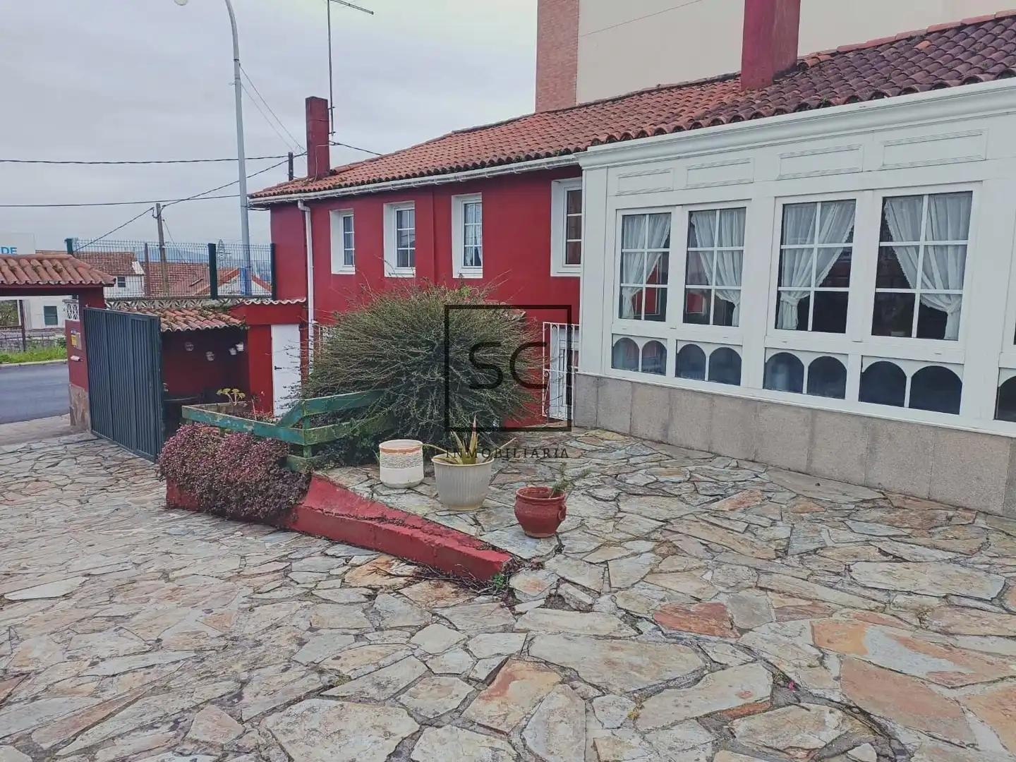 Vista exterior de Casa o xalet en venda en Ferrol amb Calefacció, Jardí privat i Alarma