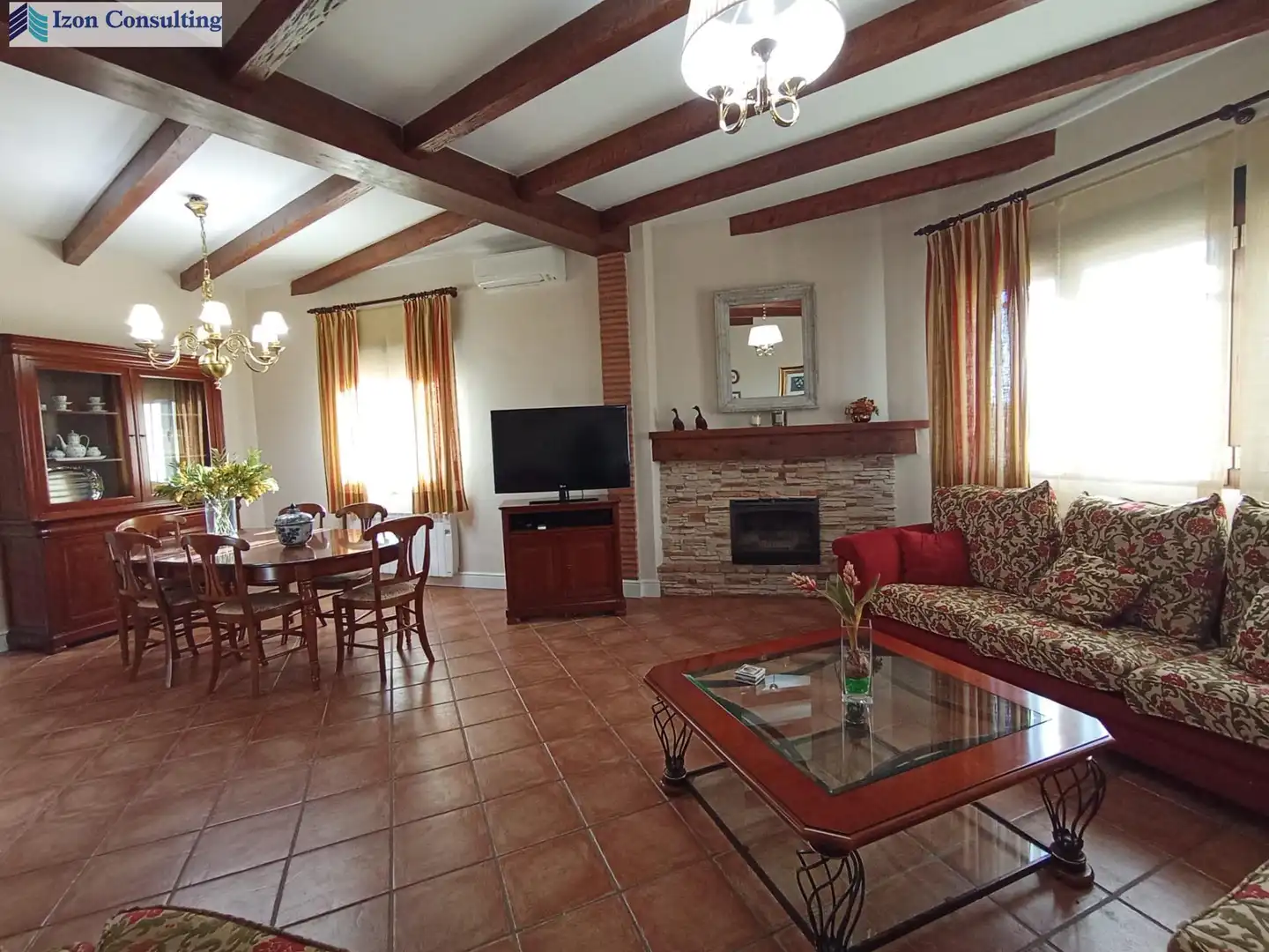 Sala d'estar de Casa o xalet en venda en Villarrobledo amb Aire condicionat, Calefacció i Piscina