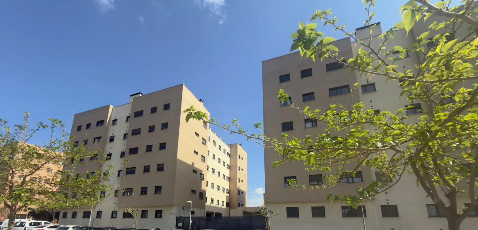 Vista exterior de Piso en venta en Mairena del Aljarafe con Aire acondicionado y Trastero