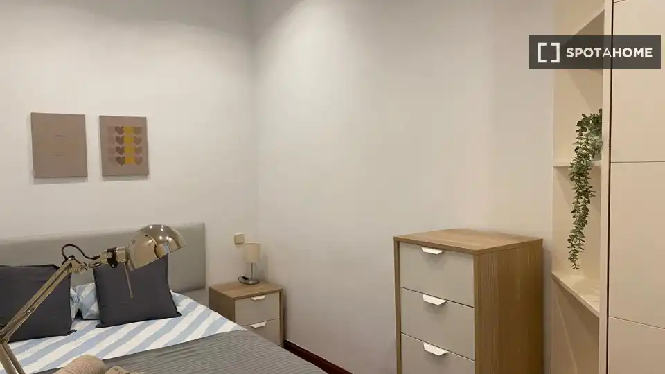 Bedroom of Flat for rent in Madrid  with Air Conditioner, Heating and Furnished