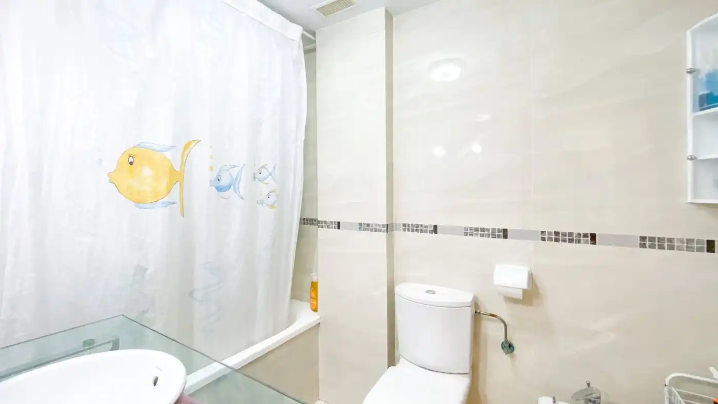 Bathroom of Flat for rent in Málaga  with Air Conditioner, Heating and Parquet flooring