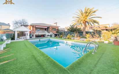 Piscina de Casa o xalet en venda en Casarrubios del Monte amb Aire condicionat, Calefacció i Jardí privat