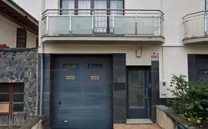 Exterior view of Single-family semi-detached for sale in Olot