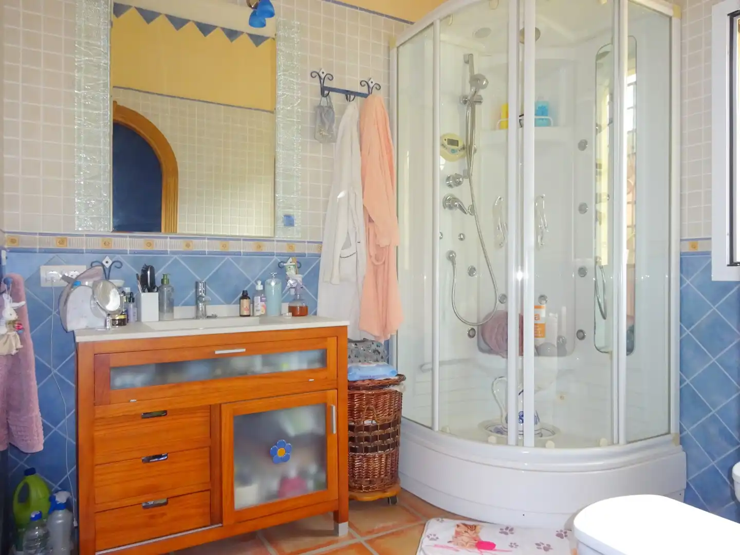 Bany de Casa o xalet en venda en Alhaurín de la Torre amb Aire condicionat, Jardí privat i Terrassa