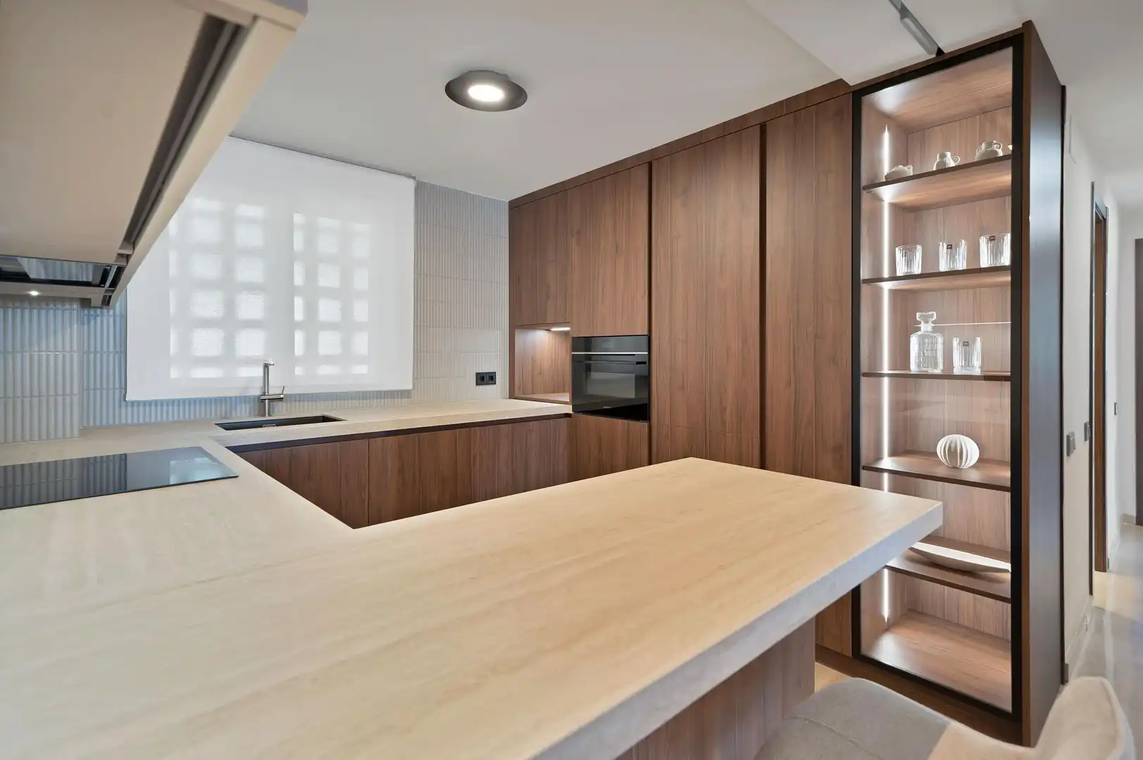 Cocina de Apartamento en venta en Marbella con Jardín privado, Alarma y Piscina comunitaria