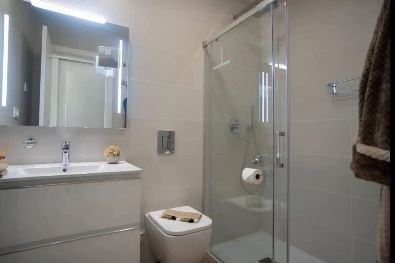 Bathroom of Flat for sale in Orihuela  with Air Conditioner, Heating and Terrace
